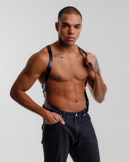 Men's harness with clasp